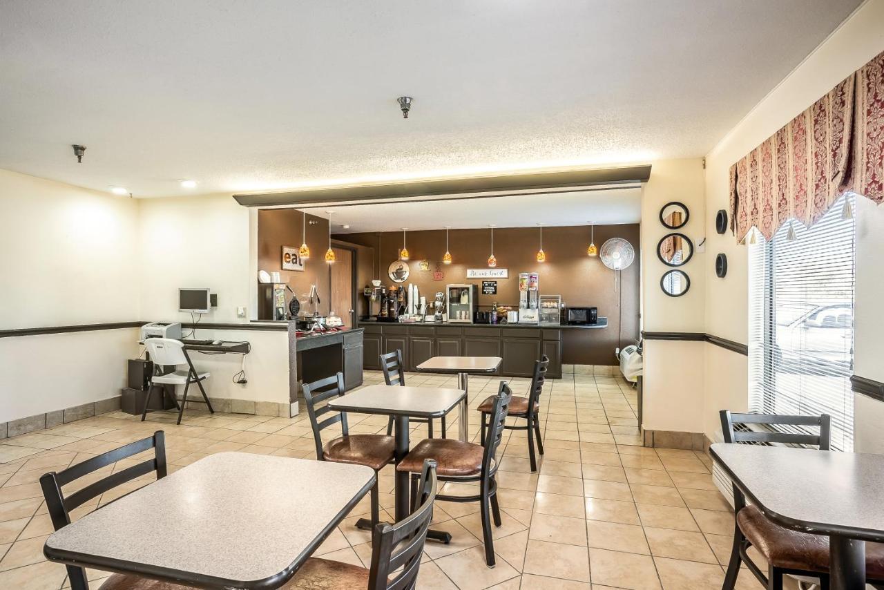 Super 8 By Wyndham Galesburg Hotel Ngoại thất bức ảnh